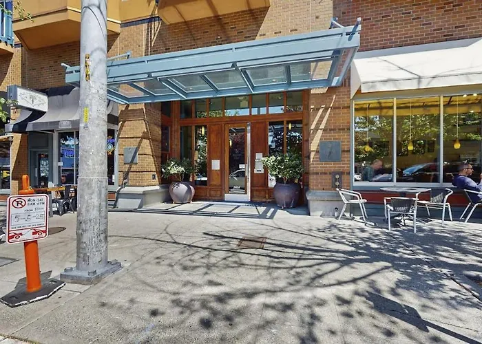Sapphire Of Belltown Court
