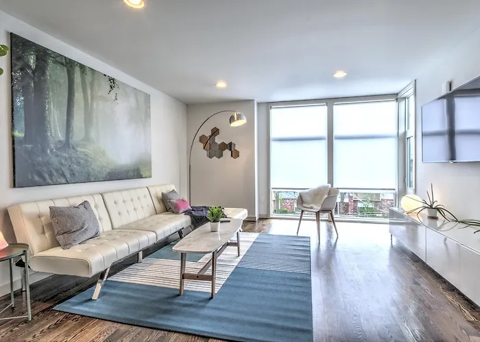 Central Modern Home With Rooftop